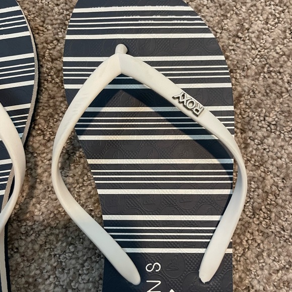 Navy Blue and White Roxy Flip Flops - Picture 3 of 5